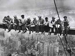 Создать мем: обед на высоте, «обед на небоскрёбе» чарльз эббетс, 1932, обед на небоскрёбе 1932