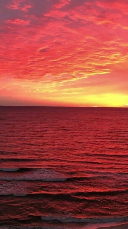 Create meme: red sunset on the sea, beautiful sunset, sunset sunset