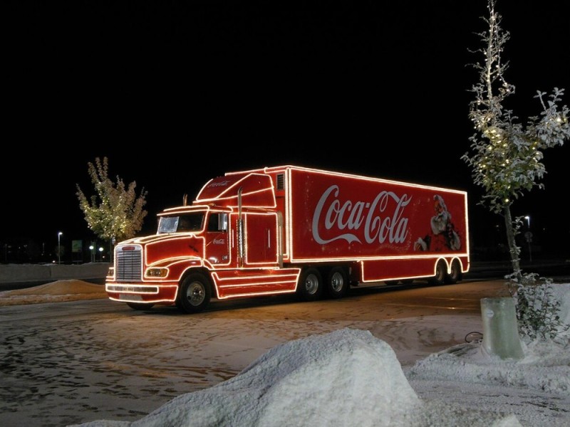 Create meme: coca cola truck, freightliner coca cola, coca cola christmas truck