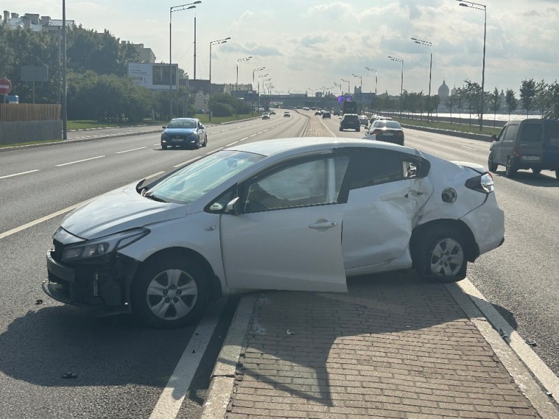 Создать мем: toyota prius 2013, toyota prius 2016, toyota prius 2012