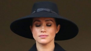 Создать мем: меган маркл в черном пальто, папа меган маркл, meghan markle