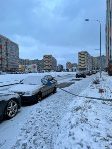 Создать мем: парковка автомобиля, зимняя стоянка, парковка машин