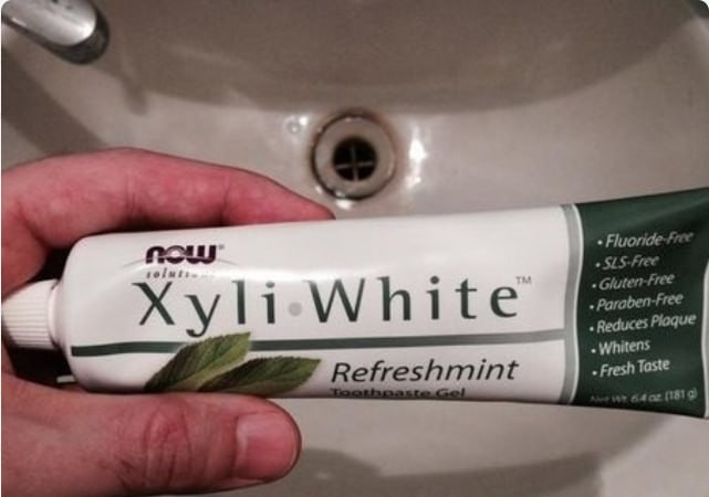 Создать мем: xyli white, зубная паста, xyliwhite зубная паста