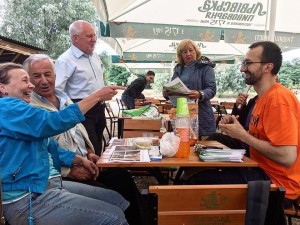 Создать мем: farmers market london, food festival, мужчина