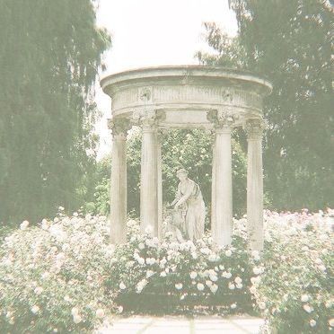 Create meme: Rose of love monument, Rotunda Temple of love Versailles, Nikitsky Botanical Garden fountain
