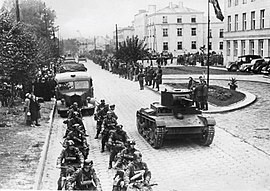 Создать мем: парад в варшаве 1939, парад в бресте 1939, парад вермахта перед частями ркка в бресте