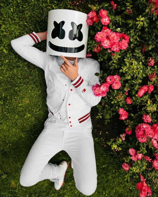 Создать мем: кристофер комсток marshmello, маршмеллоу человек, маршмеллоу