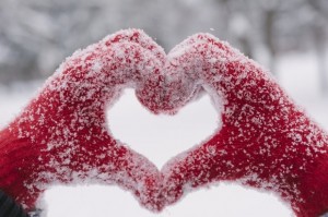 Создать мем: сердце из снега, сердечко на снегу, facebook cover