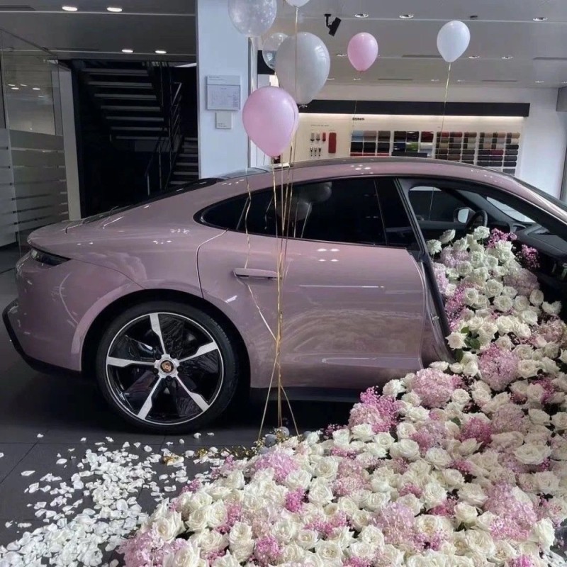 Создать мем: авто, porsche taycan pink, розовый порше