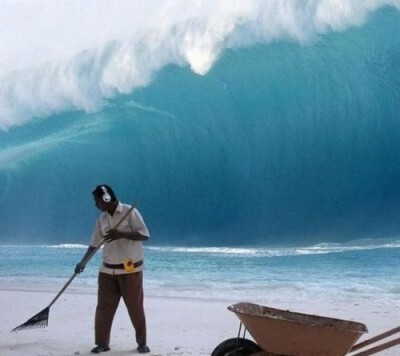 Create meme: tsunami in the Pacific ocean, tsunami meme, the sea tsunami