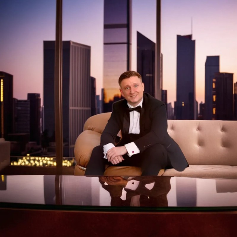 Создать мем: late night talk show host, актер дмитрий, сергей сорокин