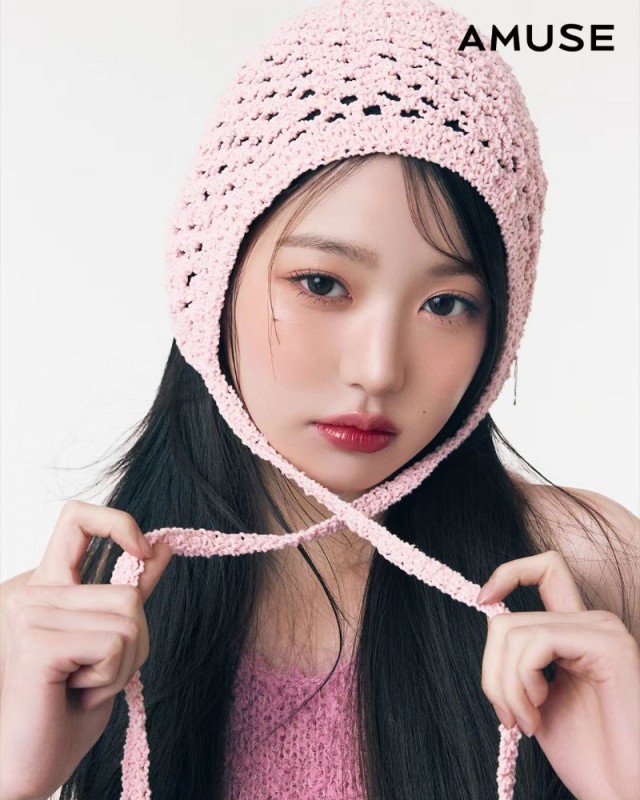 Create meme: warm hat, knitted hats, Korean actress
