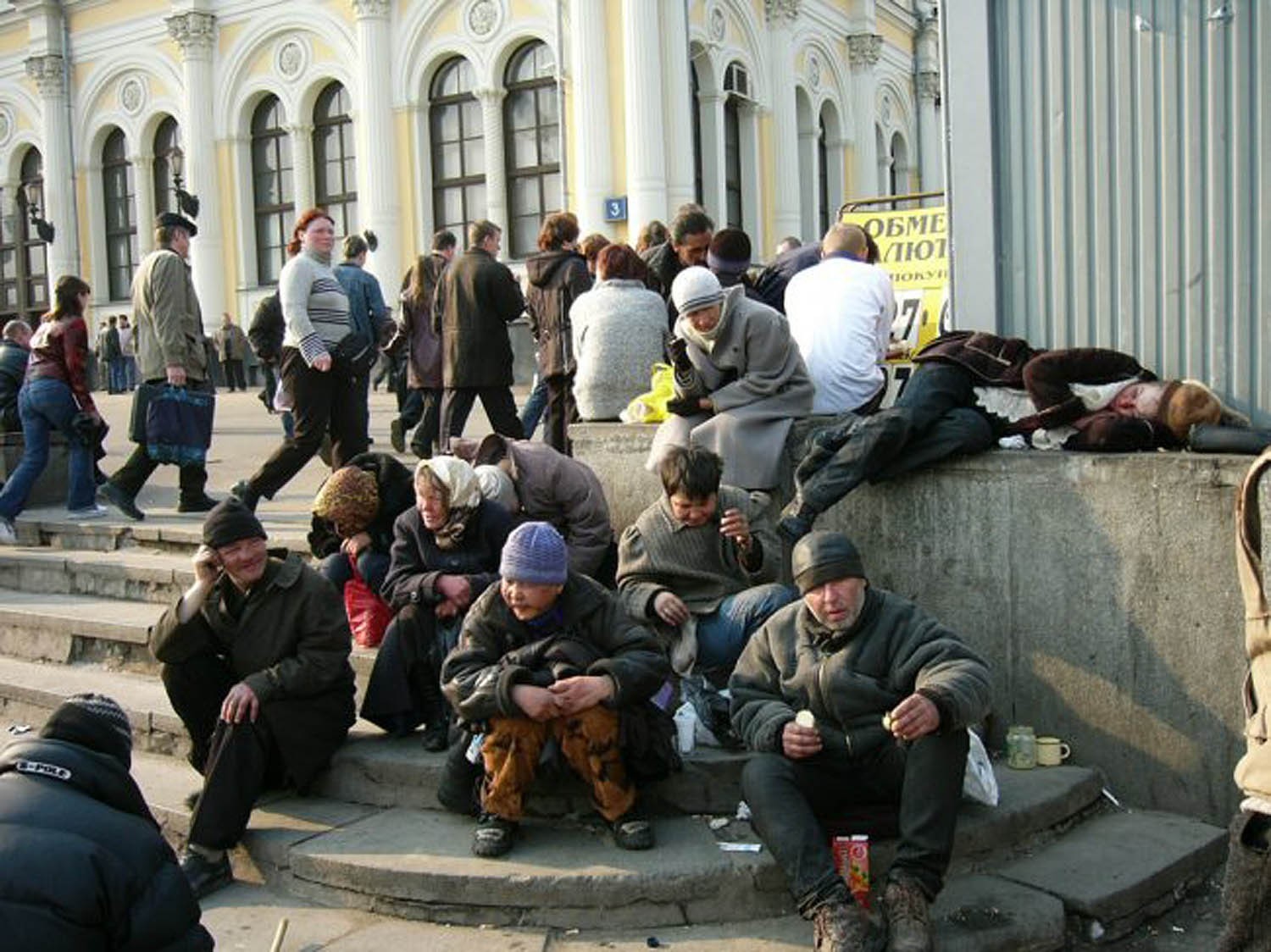 Толпа бомжей картинки