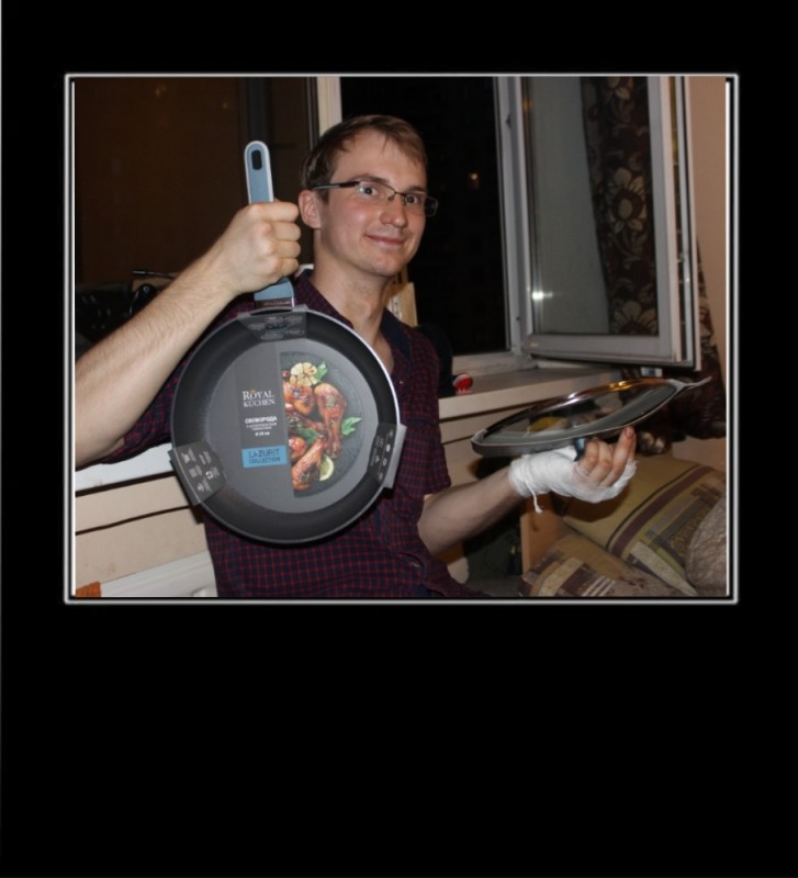 Создать мем: мужчина, блинница, гардарика сковорода блинная 24 см