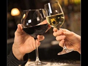 Create meme: how to hold a glass of wine, drink a glass of wine, the wine glasses clink