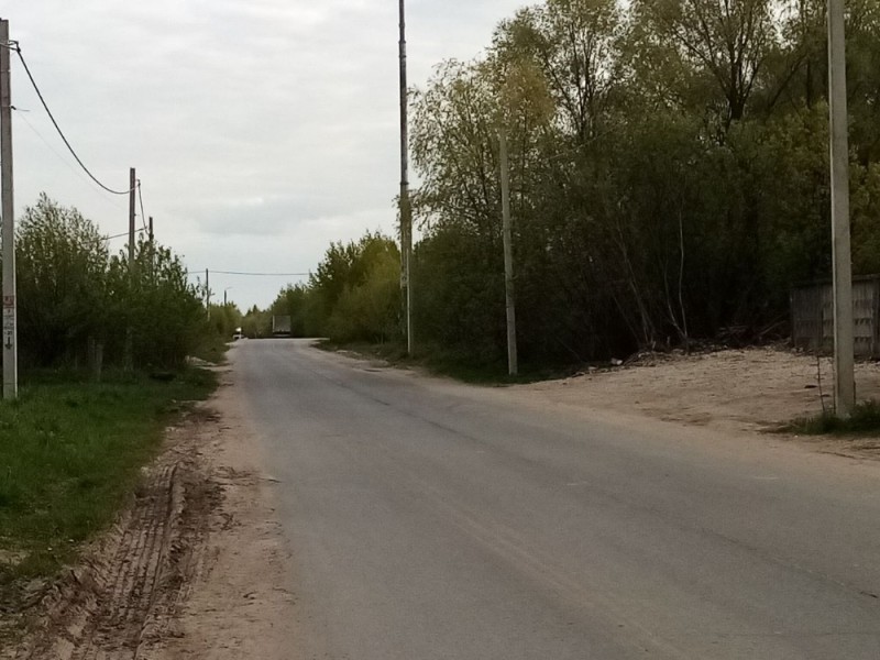 Создать мем: участок в деревне, дорога в поселке, дорога