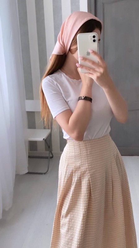 Create meme: midi skirt, skirt , medium length skirt