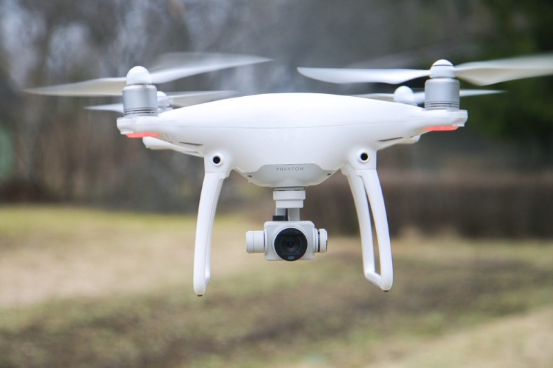 Создать мем: phantom 4 pro, квадрокоптер dji phantom 4 pro, dji phantom 4 pro