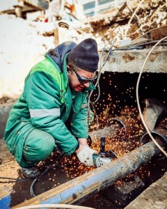 Создать мем: газовая резка металла, газорезчик вакансии, газорезчик на теплотрассе