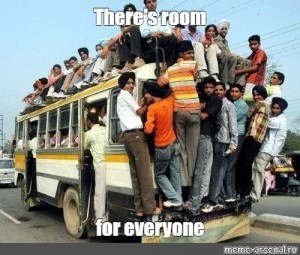 Создать мем: индийские автобусы толпа, переполненный автобус в индии, индийский автобус