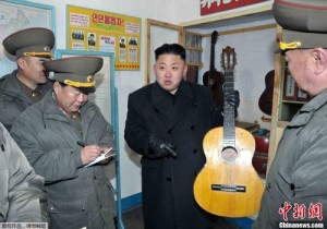 Create meme: kim jong güney kore caps, kuzey kore lideri, Kim Jong-UN with a guitar