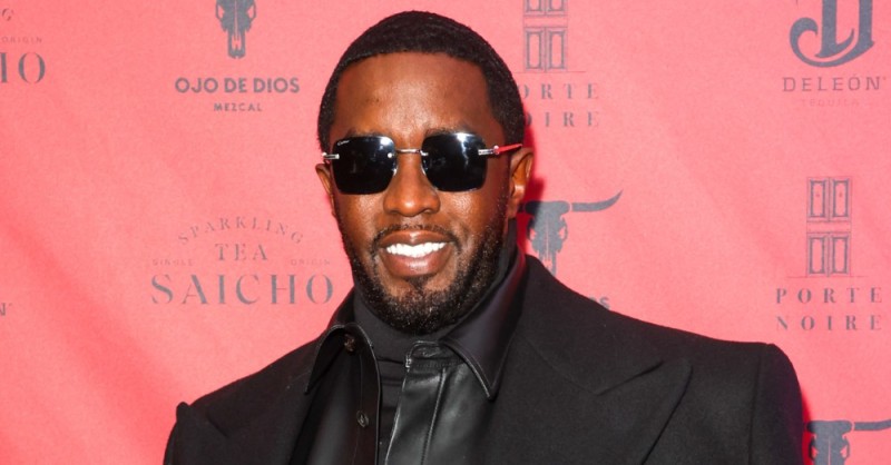 Создать мем: diddy combs, рэпер, дэдди пафф