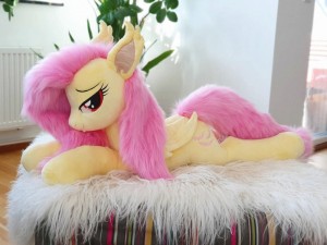 Создать мем: флаттершай игрушка, lifesize pony plush fluttershy, fluttershy