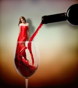 Создать мем: красное вино в бокале, бокал красного вина, бокал вина