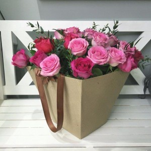 Create meme: roses in box, flowers in a box picture, flower box