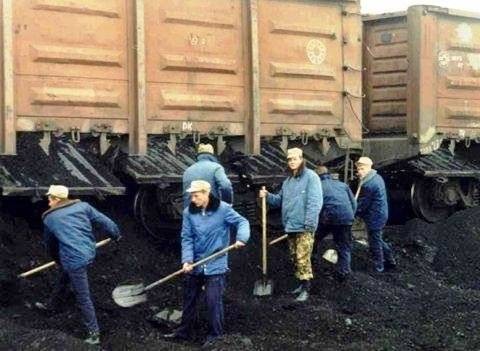 Create meme: unloading of wagons, unloading of khaprov wagons, unloading coal from gondola cars