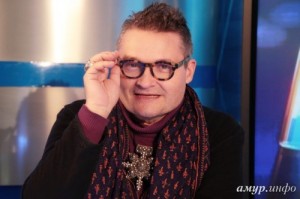 Create meme: fashion verdict presenter Alexander Vasilyev, fashion verdict on the ground, senior program fashion verdict