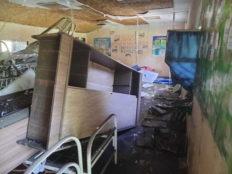 Create meme: house collapse, The ceiling collapsed at the school, Donetsk Museum of Local Lore after the shelling