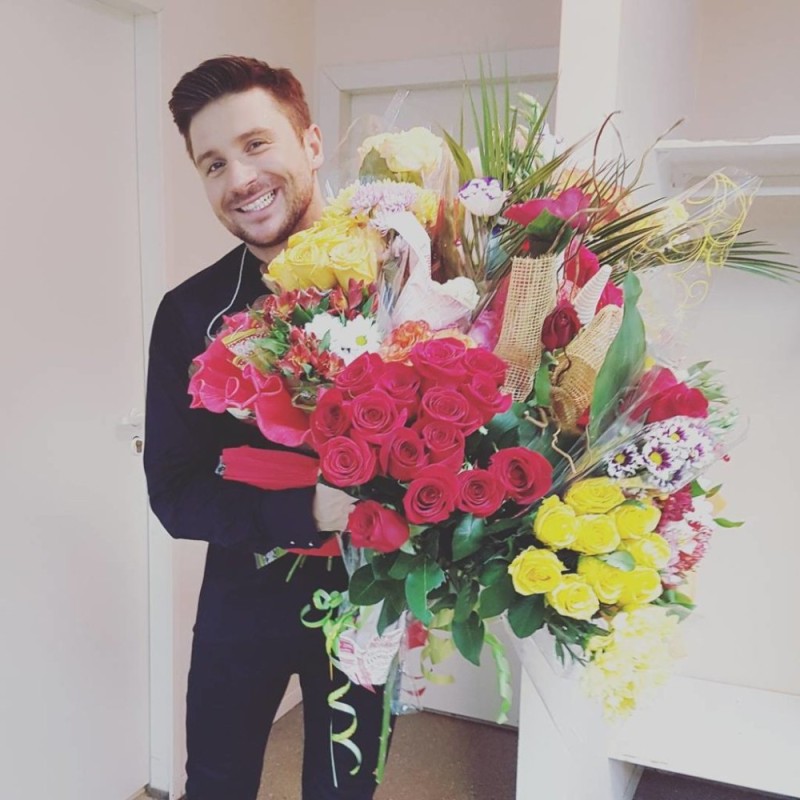 Create meme: Sergey Lazarev , Sergey Lazarev with flowers, with mom