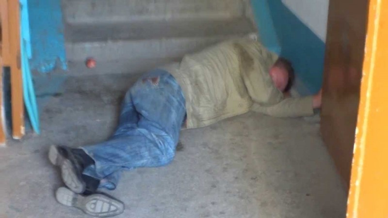 Create meme: in the entrances, a homeless person in the stairwell, The drunk in the entrance