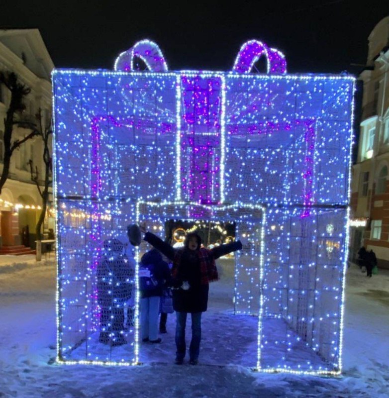 Create meme: New Year in the eagle 2022, New Year's decoration of the square, christmas street decorations