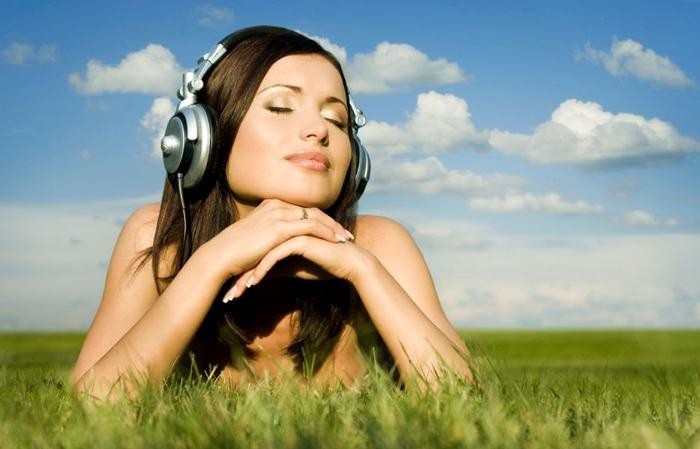 Create meme: girl , girl in headphones, the girl dreams