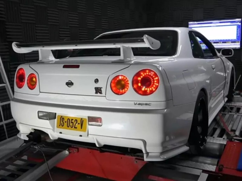 Создать мем: nissan skyline gtr r32 nismo z-tune, nissan skyline gtr r34 nismo z-tune, nissan gtr 34 skyline top secret