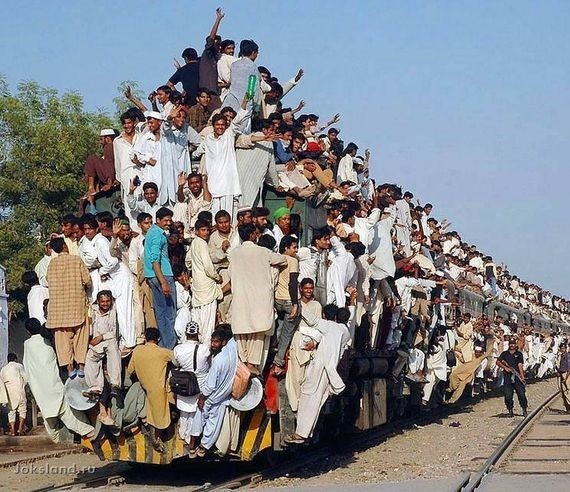 Create meme: trains in India, crowded trains in India, Bangladesh train with people