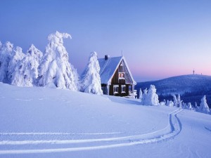 Создать мем: заснеженный дом, зимние пейзажи, красивые зимние пейзажи