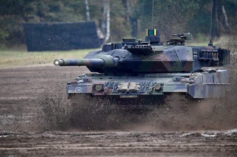 Create meme: leopard 2a7, leopard 2, leopard 2 tank