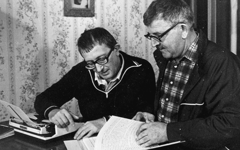 Создать мем: братья стругацкие 1980, писатели братья стругацкие, любимый поэт братьев стругацких