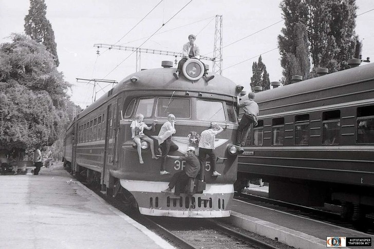 Create meme: Soviet trains, er2 electric train of the USSR, electric train ER 2