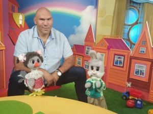 Create meme: Good night, kids!, Nikolai Valuev leads the kids good night, Valuev Goodnight kids photo