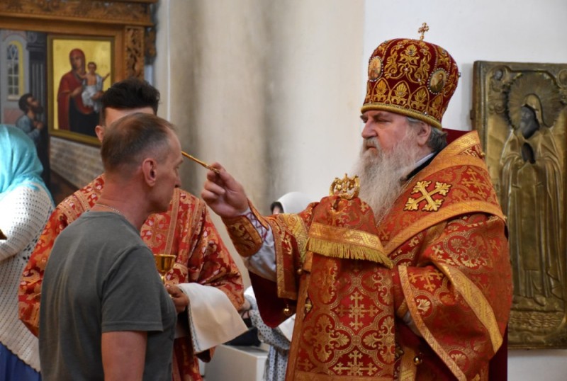 Создать мем: митрополит, архиепископ витебский и оршанский димитрий, божественная литургия