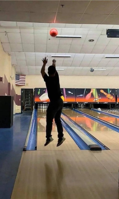 Create meme: bowling throw, bowling sports, about bowling