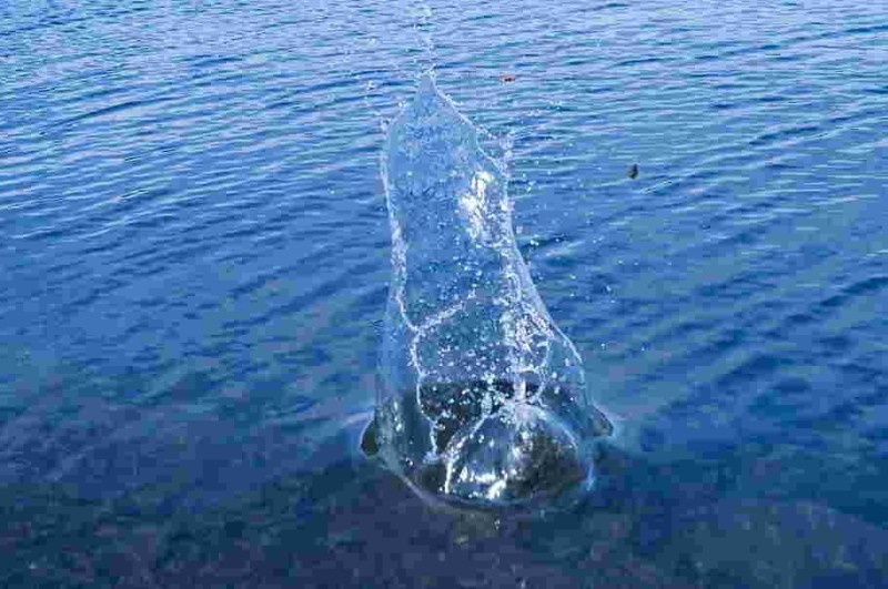 Create meme: water splashes, the water of the lake, blue sea