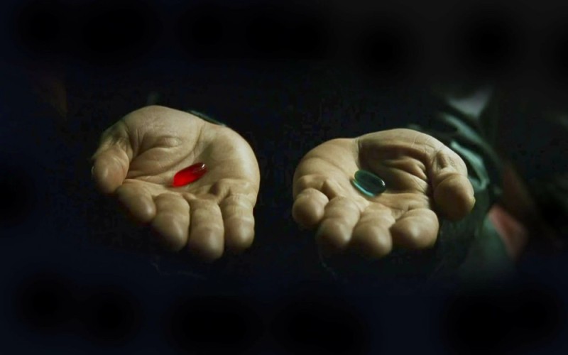 Создать мем: матрица выбор таблетки, красная и синяя таблетка, морфеус две таблетки