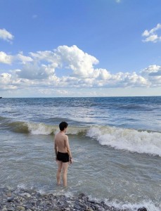 Create meme: sea, the person in the picture, beach sea