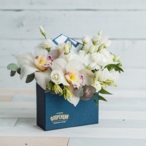 Create meme: hat box, composition with a Lily, Vera Wang bouquet by