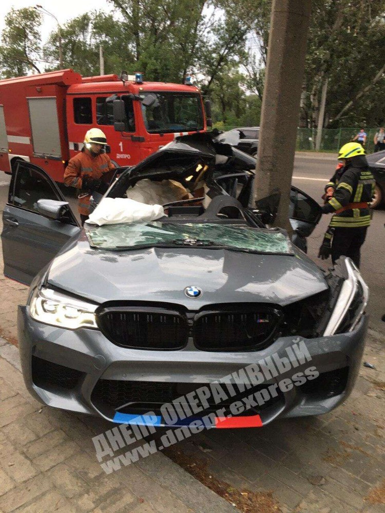 Create meme: bmw m 5 f 90, bmw accidents, BMW M8 accident